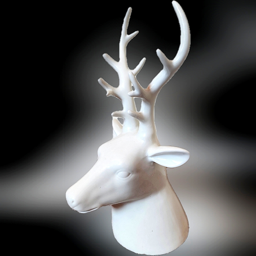 NWT Deer Head Showpiece